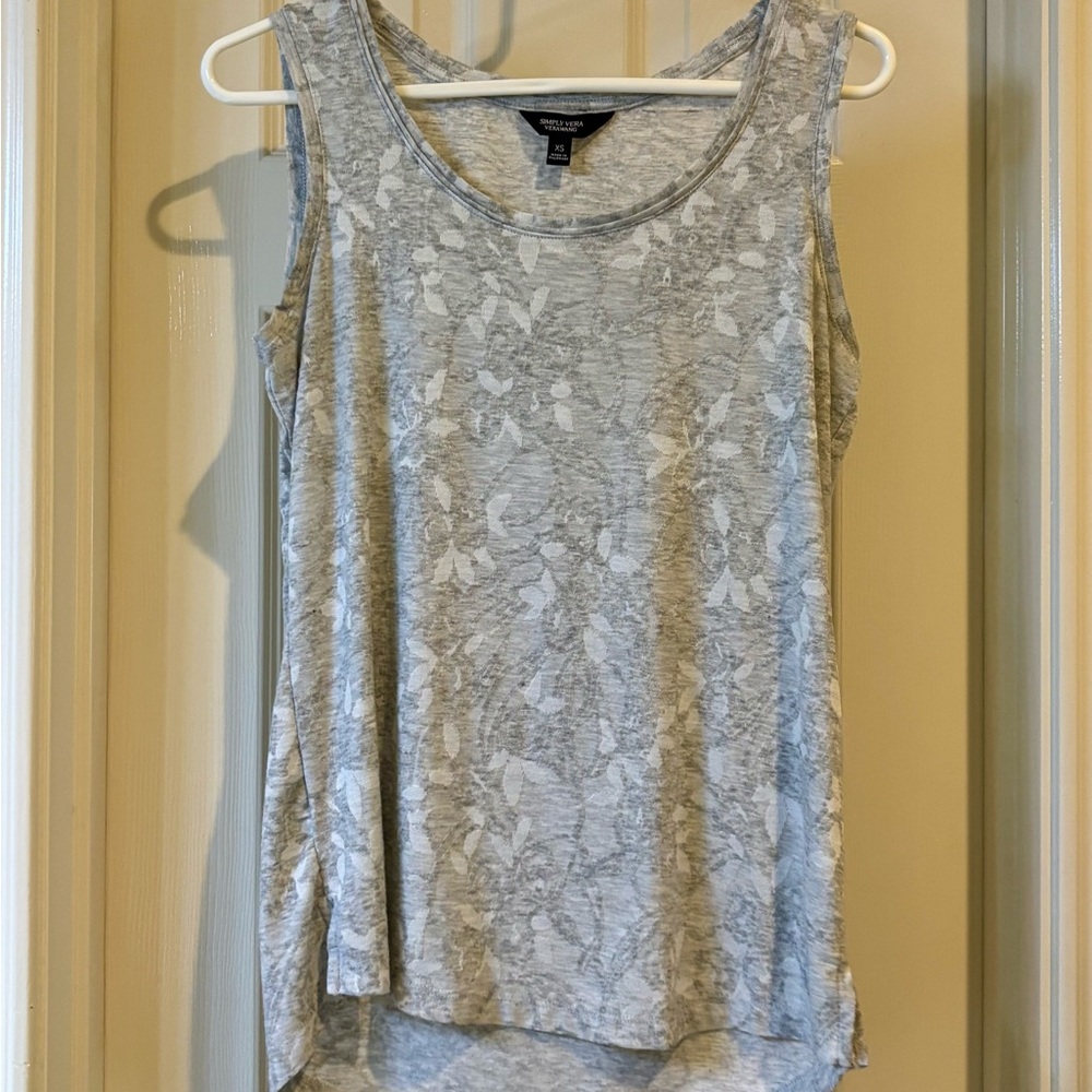 Simply Vera Vera Wang Light Gray Floral Tank Top (never worn)